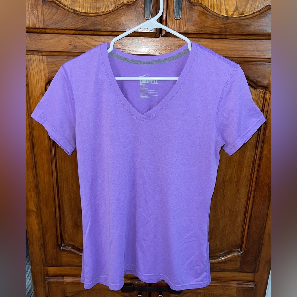 Nike Women’s Purple Dri-Fit Regular Fit V-Neck Short Sleeve Shirt! Size Large. - Picture 2 of 10